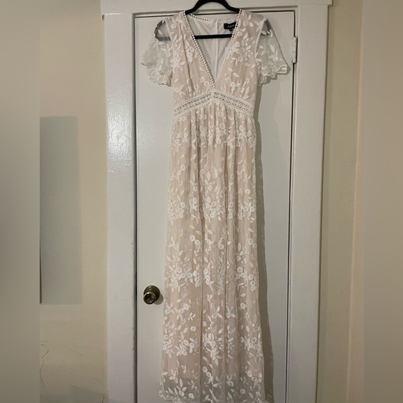 Aakaa Cream Floral Embroidered Maxi Dress size Small NWT - Picture 2 of 12